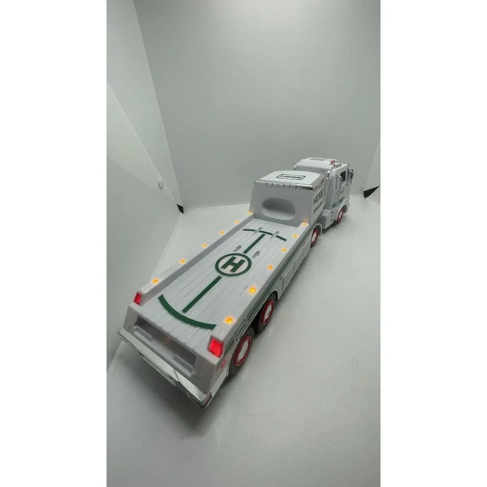 2006 Hess Toy Truck Fat Bed Haul It All. Lights‎ Work Great